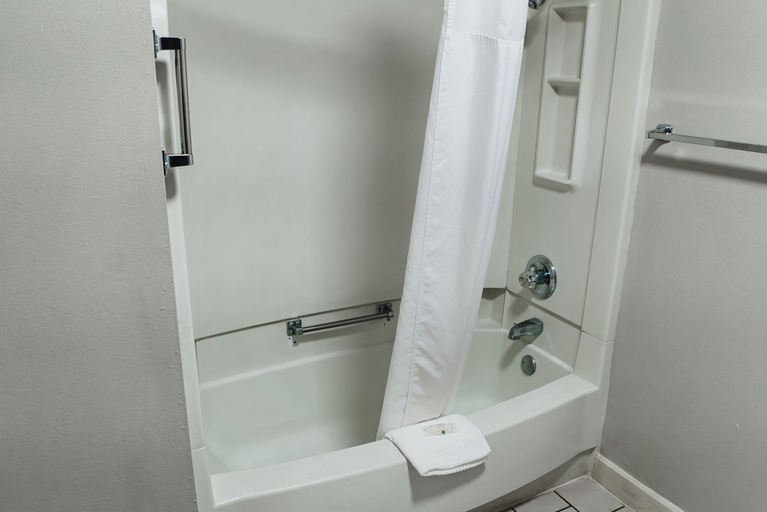 Bathroom 3, Quality Inn & Suites Monticello, Drew