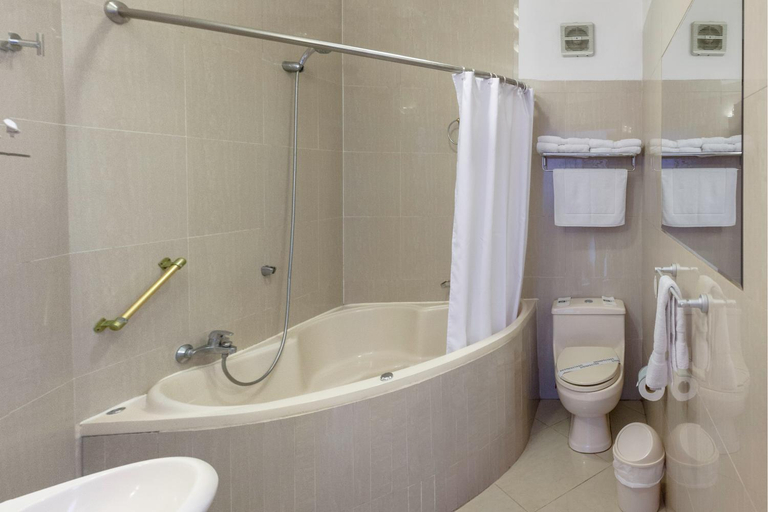 Bathroom 5, Miraflores Colon Hotel, Lima