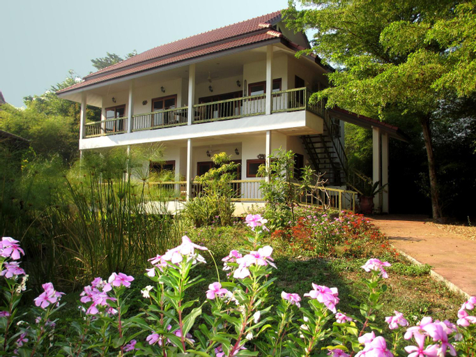 Exterior 1