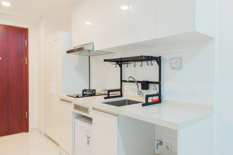 Others 2, Comfortable and Homey Studio at Sky House Alam Sutera Apartment By Travelio, Tangerang