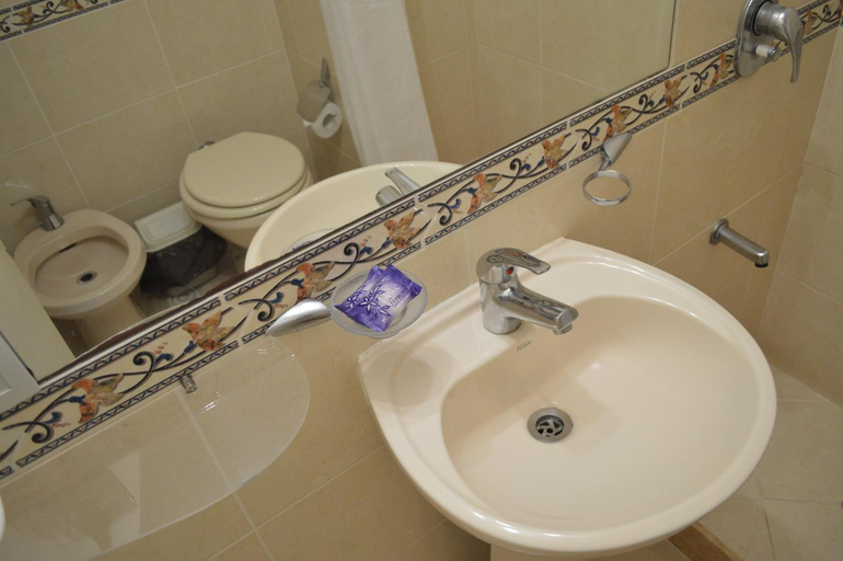 Bathroom 2, Hotel Roosevelt, n.a351