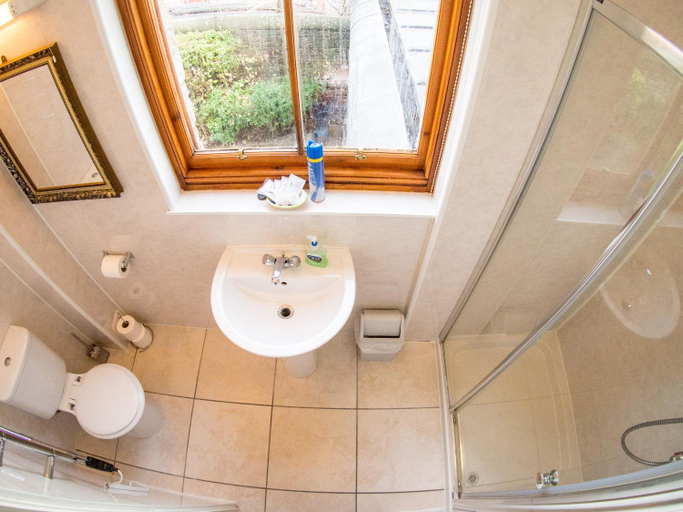 Bathroom 4, Cumberland Hotel, Edinburgh
