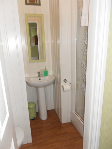 Bathroom 4, Bradleys Hotel, Blackpool