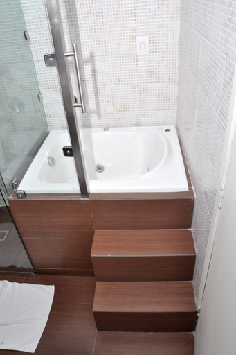 Bathroom 15