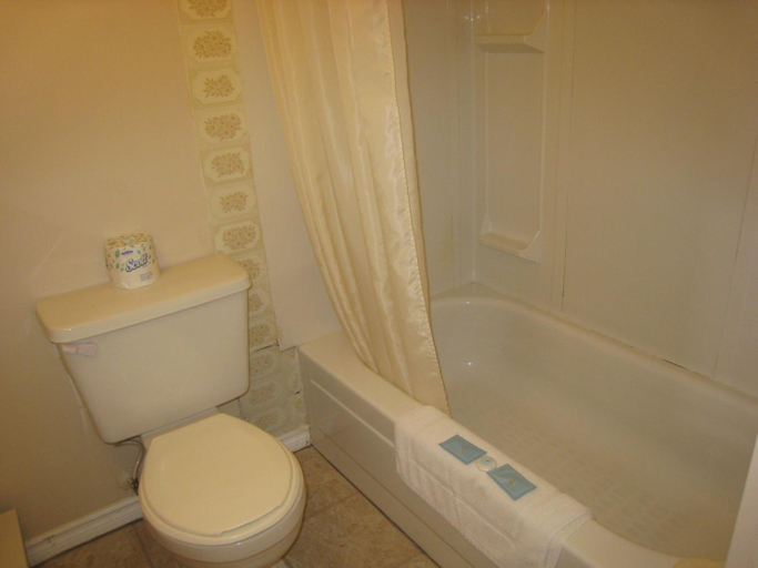 Bathroom 3, Mary's Motel, Columbia-Shuswap