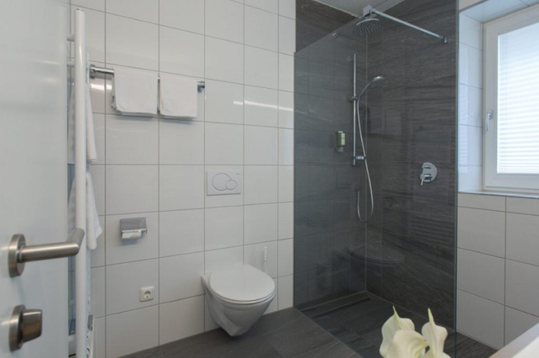 Bathroom 4, Hotel Rundeck, Landeck