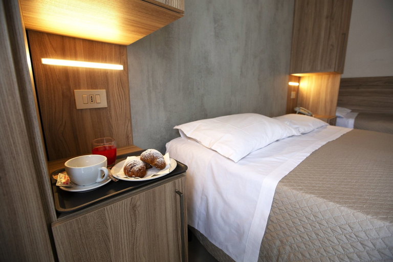 Bedroom 4, Hotel Luana, Rimini