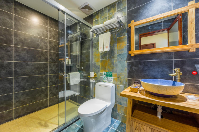 Bathroom 4, Riverside Inn Guilin Central, Guilin