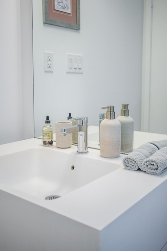 Bathroom 4, Elegant Downtown Apartments, Toronto