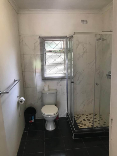Bathroom 2, Cosham guest house, Harare
