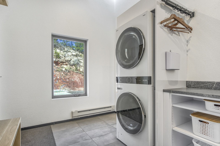 Bathroom, Mid-Hillside, El Paso