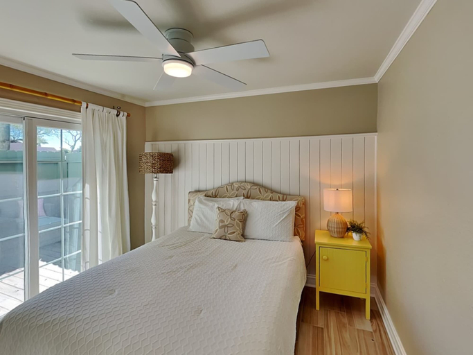 Others 4, Sunset Bay, Nueces