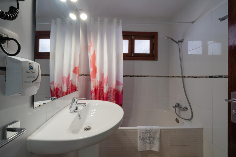 Bathroom 5, Hostal San Gines, Las Palmas