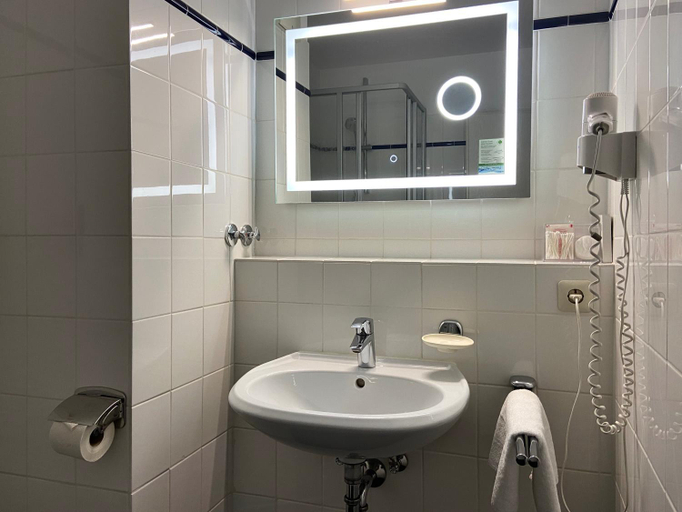 Bathroom 3, Residenz Hotel Neu Wulmstorf, Harburg