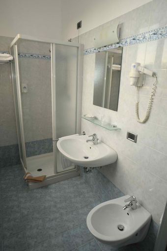 Bathroom, Hotel Meuble' Atlantic, Bergamo