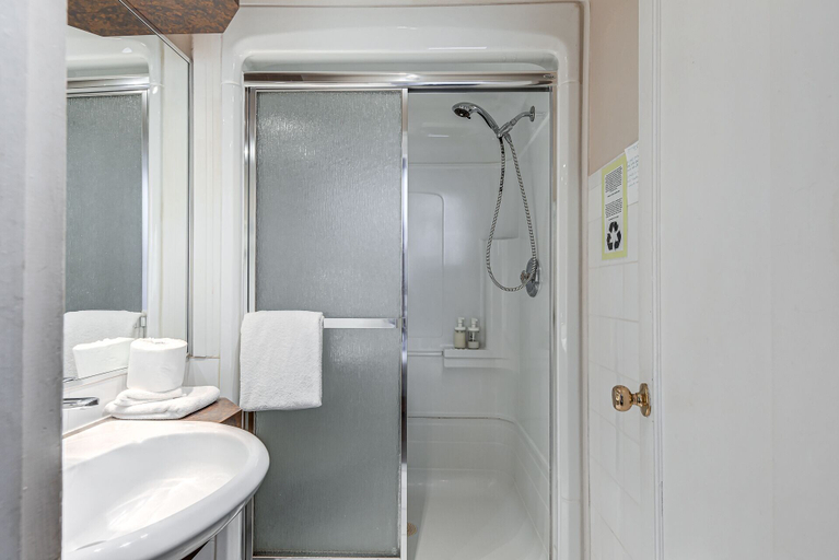 Bathroom, North House - Auberge la chouette / Hôtel Automatisé, Communauté-Urbaine-de-Québec