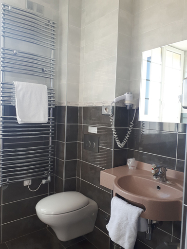 Bathroom 4, La Bonbonniere, Sure Hotel Collection by Best Western, Côte-d'Or