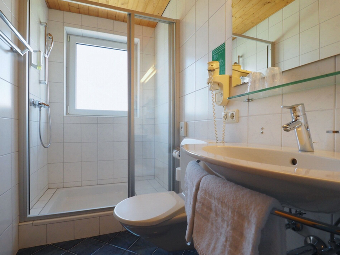 Bathroom 3, Hotel Gasthaus Löwen, Feldkirch