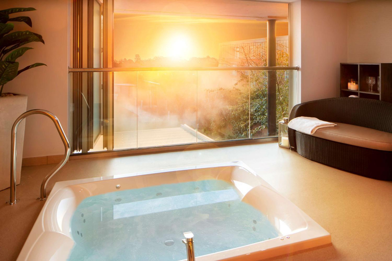 Bathroom, DoubleTree by Hilton Hotel & Spa Chester, Cheshire West and Chester