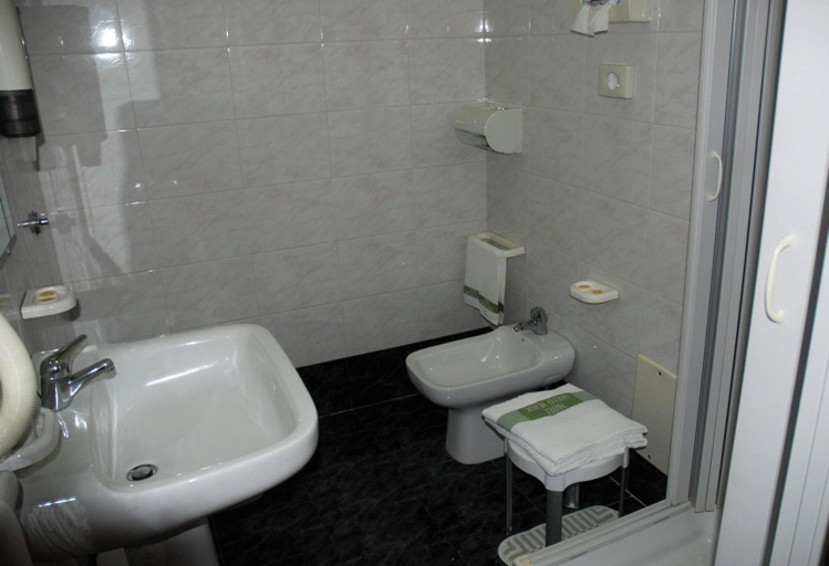 Bathroom 4, Hotel Grillo Verde, Napoli