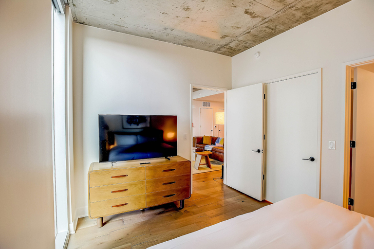Others 5, 2BR Condo near Rainey St | Heated Pool | Gym | Bar, Travis
