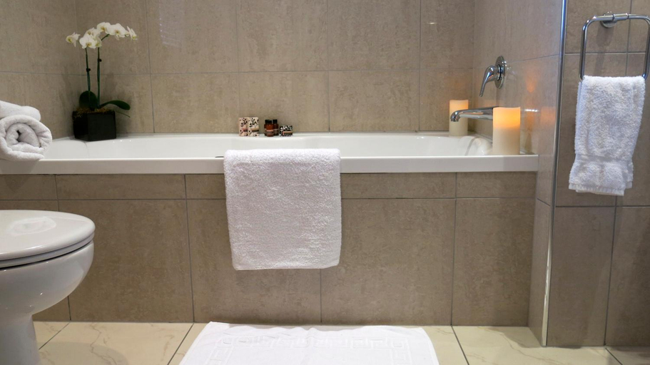 Bathroom 4, Merivale Manor, Christchurch