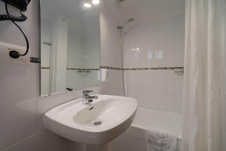 Bathroom 5, Hostal San Gines, Las Palmas
