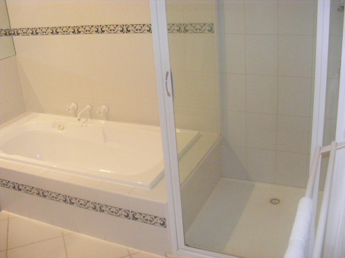Bathroom 3, Weeroona Bed and Breakfast, Melbourne