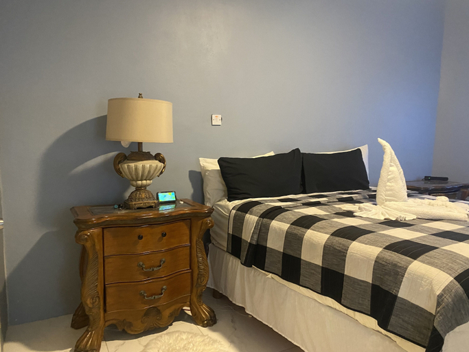 Bedroom 5, A taste of Ja