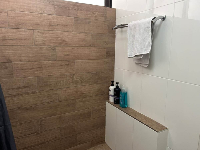 Bathroom 5, Whitsunday Terraces Hotel Airlie Beach, Whitsunday
