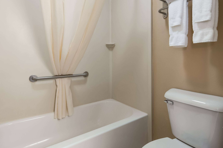 Bathroom 5, Baymont by Wyndham Marion, OH, Marion