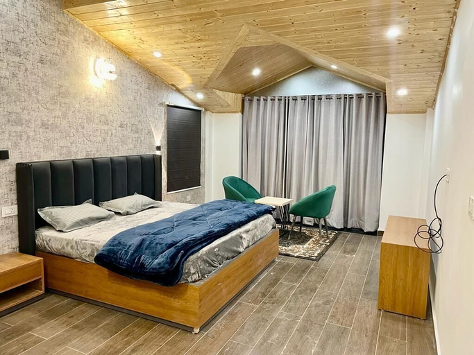 Bedroom 2, Apple Woods, Kullu