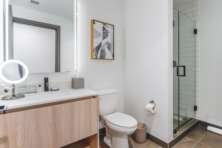 Bathroom, Studio with a City View Near Bayside, Miami-Dade
