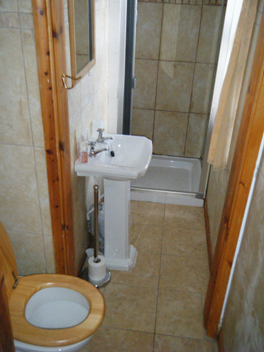 Bathroom 2, Church View Bed and Breakfast, York
