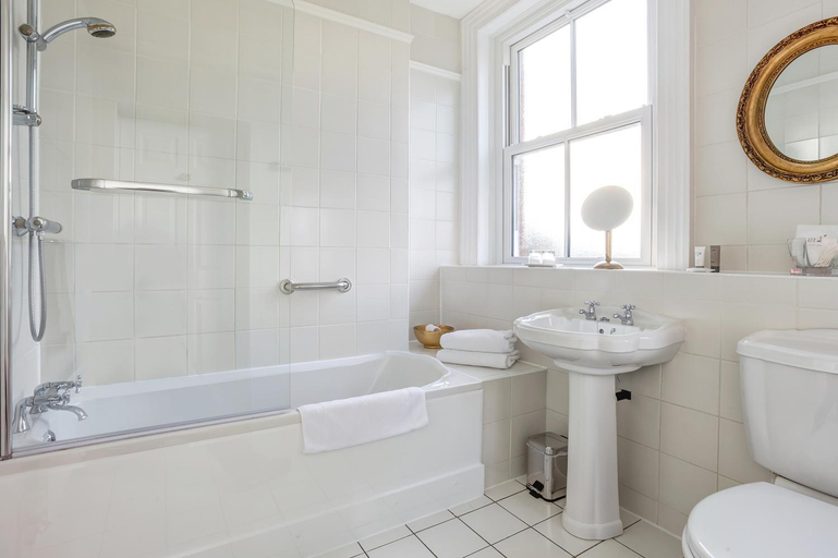 Bathroom 4, Alexandra Court Hotel, Cheshire East