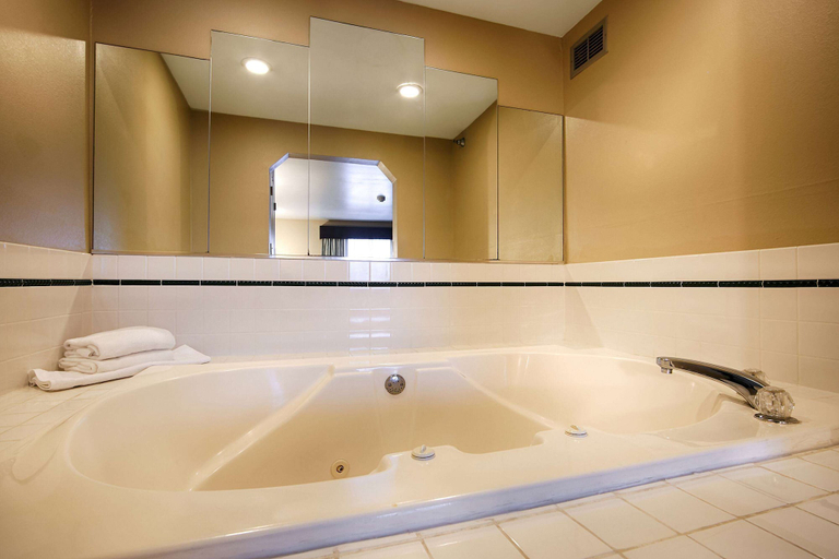 Bathroom 5, Baymont by Wyndham Marion, OH, Marion