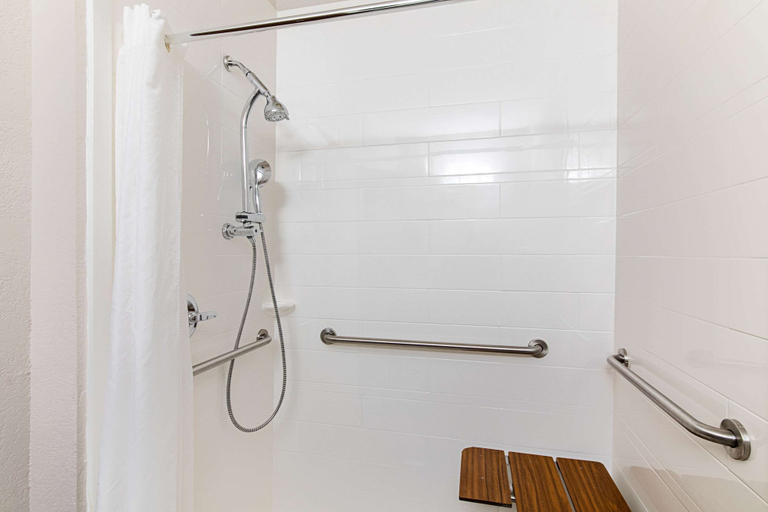 Bathroom 4, Quality Suites Austin South St. Elmo District, Travis