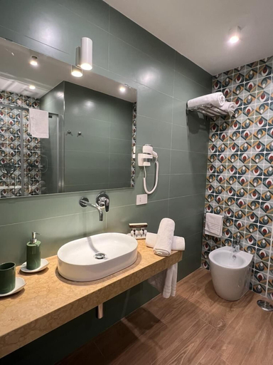 Bathroom 3, CASA IMPERATORE, Napoli