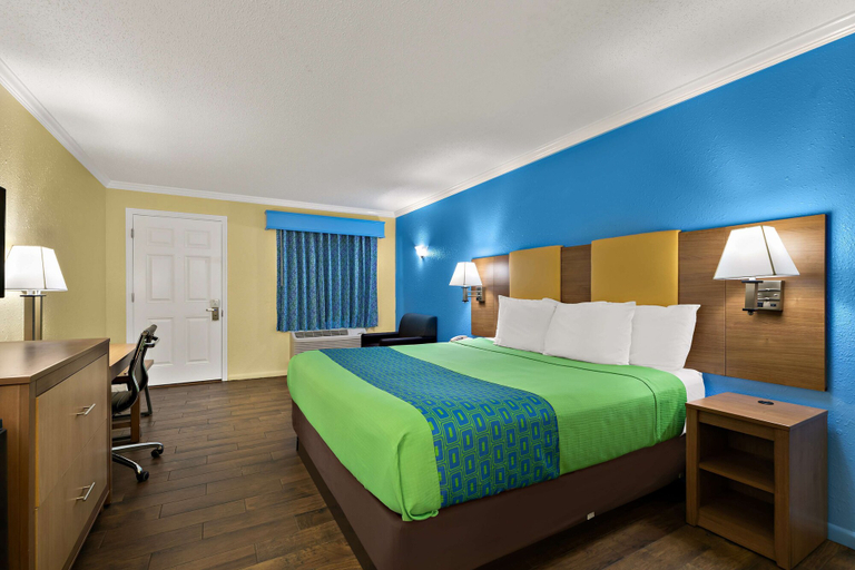 Bedroom 3, SureStay Hotel by Best Western Clermont Theme Park West, Polk