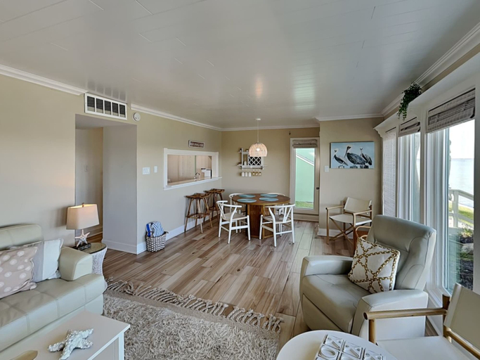 Others 1, Sunset Bay, Nueces