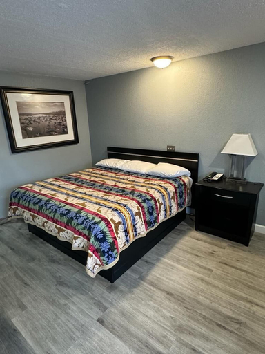 Bedroom 2, Midtown Lodge, Duval