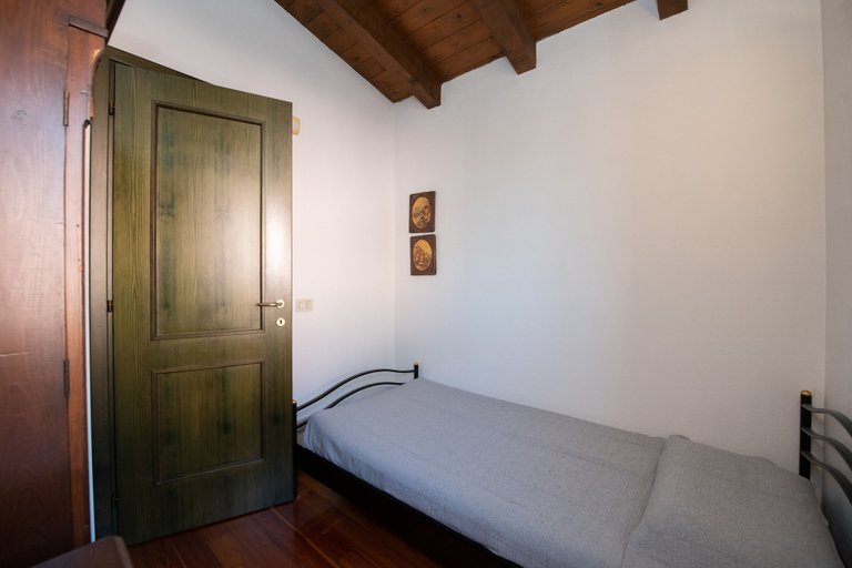Bedroom 3, Villa Cycas, Brescia