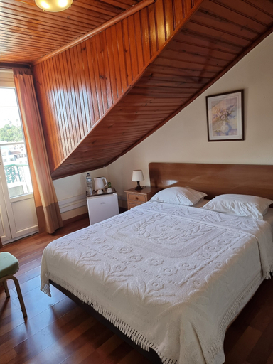 Bedroom 2, Bons Dias, Lisbon