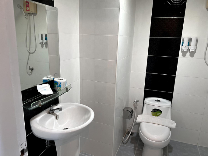 Bathroom 4, River Grand Hotel Hat Yai, Hat Yai