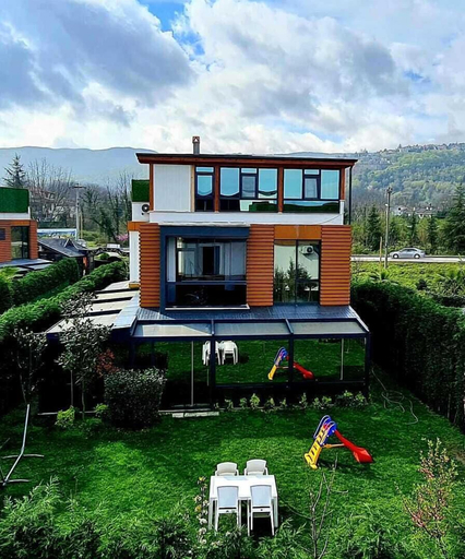 Exterior & Views