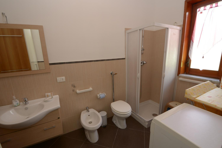 Bathroom 3, Villa Rosa, Ragusa