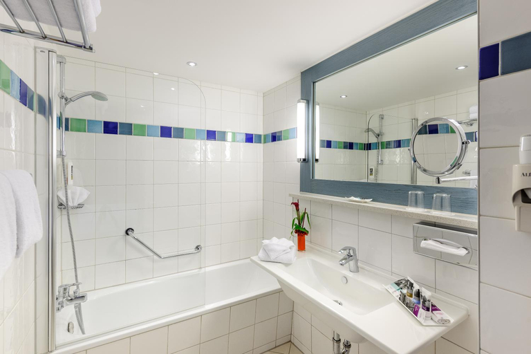 Bathroom 3, Mercure Hotel Muenchen Sued Messe, München