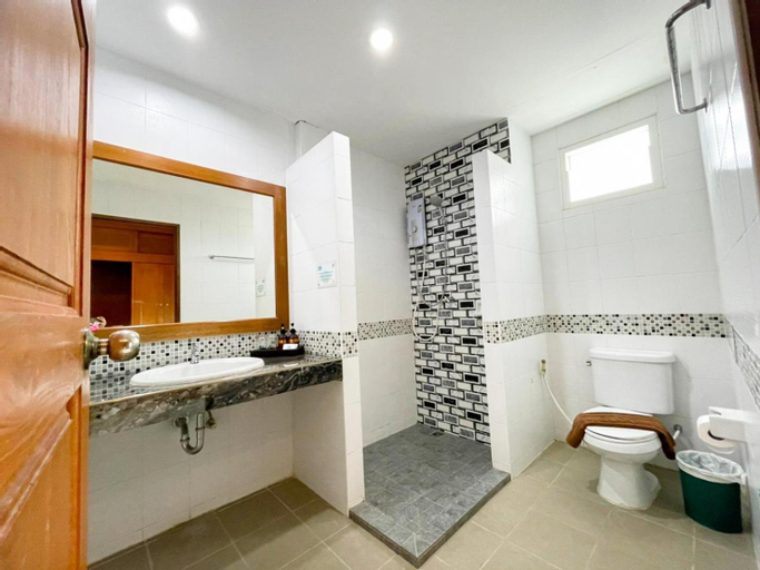 Bathroom 7