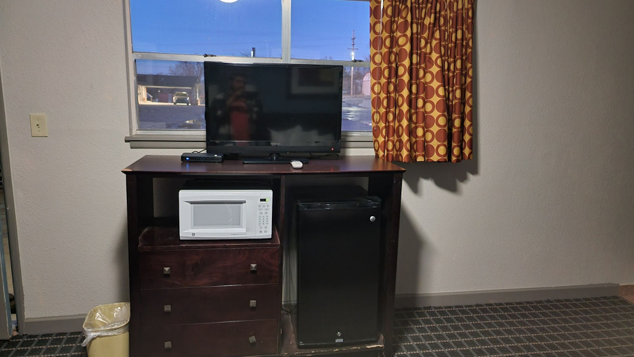 Others 5, Copa Budget Inn, Barber