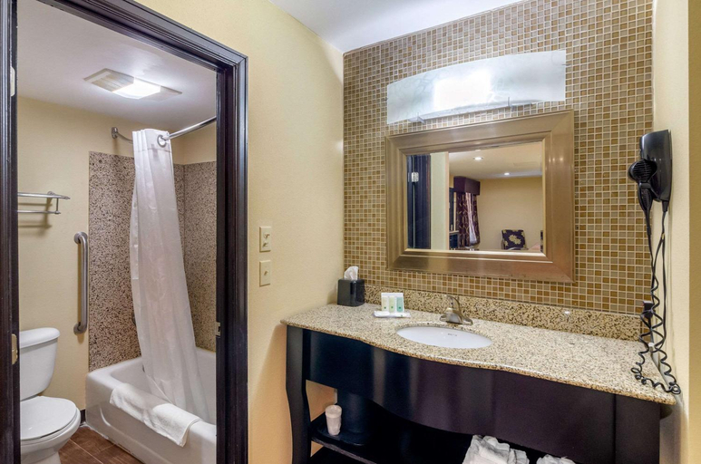 Bathroom 4, Quality Inn Covington Downtown, Covington